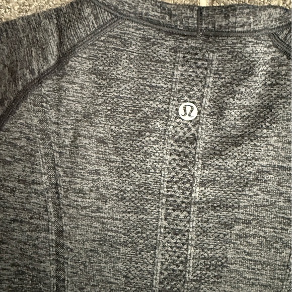 Lululemon swiftly tech dark grey tee size 6 - Picture 5 of 5